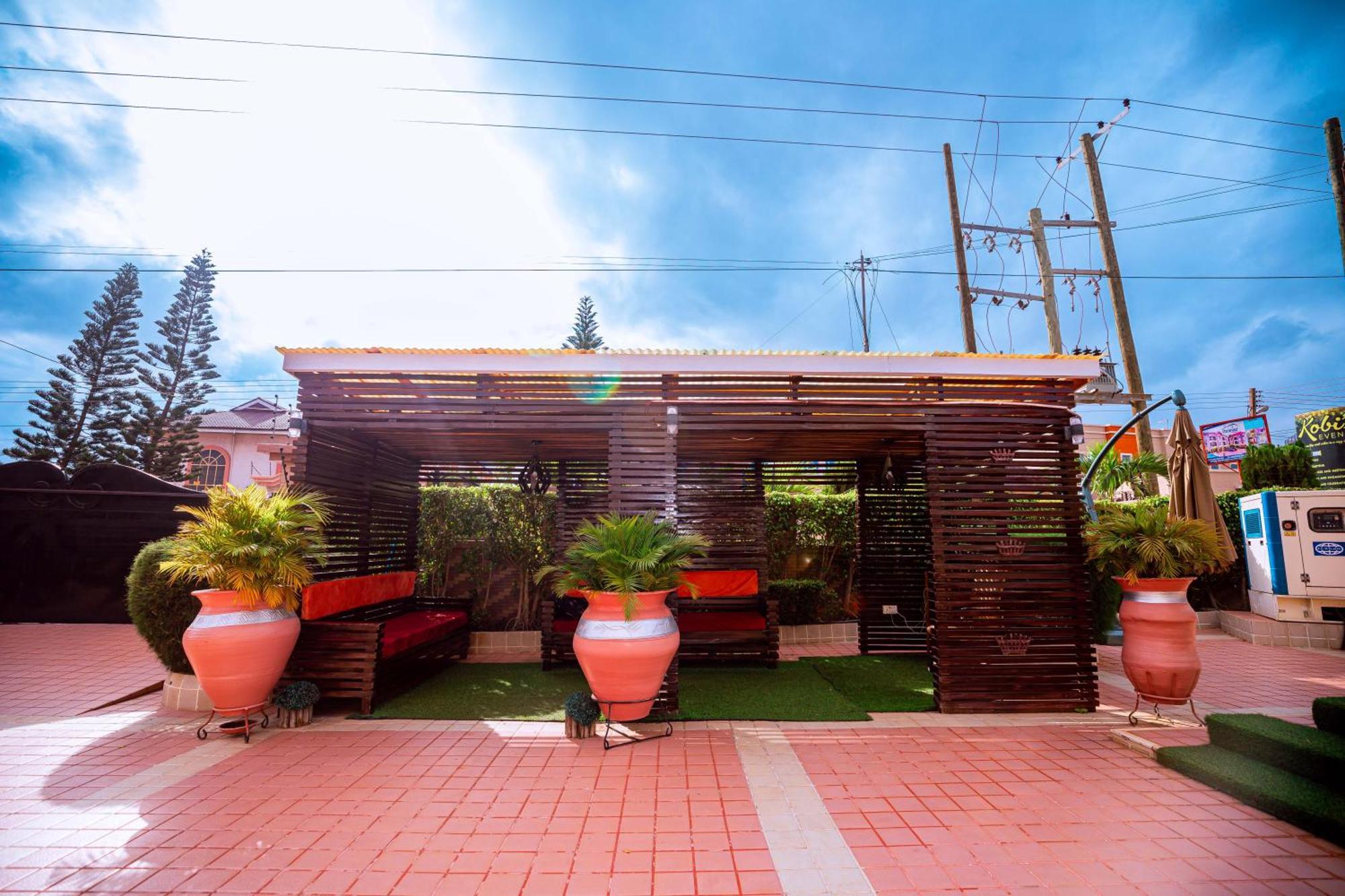 Ibranad Apartments Accra Bagian luar foto
